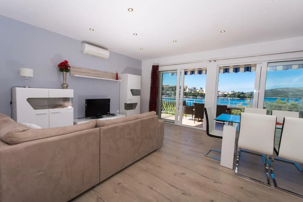 Villa Rozana - Beachfront Wellness Retreat Seget Vranjica Apartment