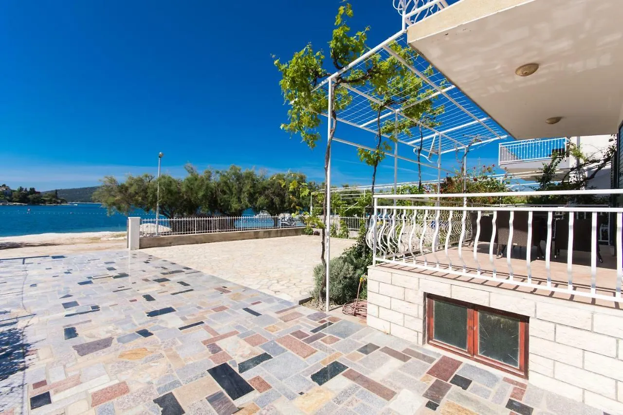 Villa Rozana - Beachfront Wellness Retreat Seget Vranjica