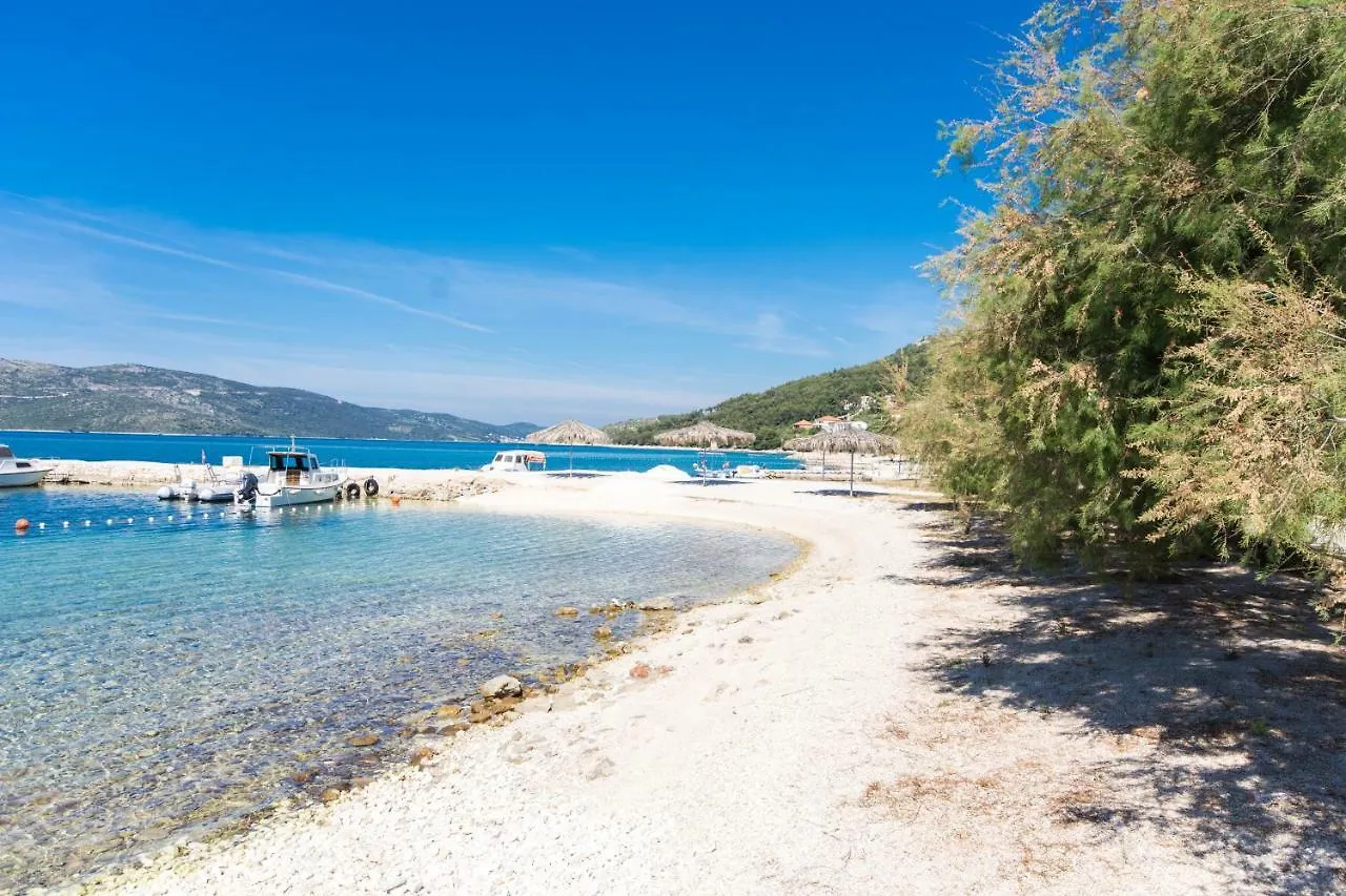 Apartment Villa Rozana - Beachfront Wellness Retreat Seget Vranjica