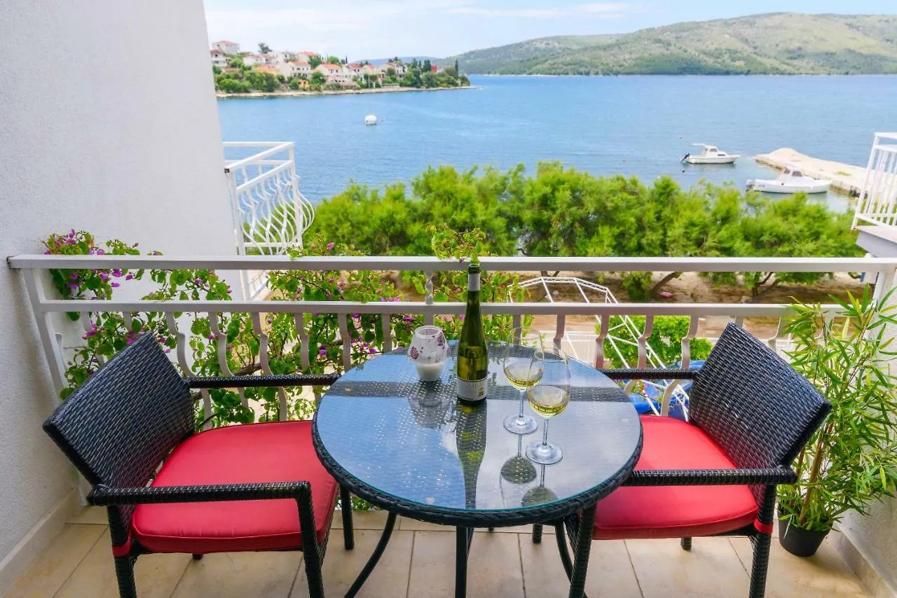 Villa Rozana - Beachfront Wellness Retreat Seget Vranjica Apartment