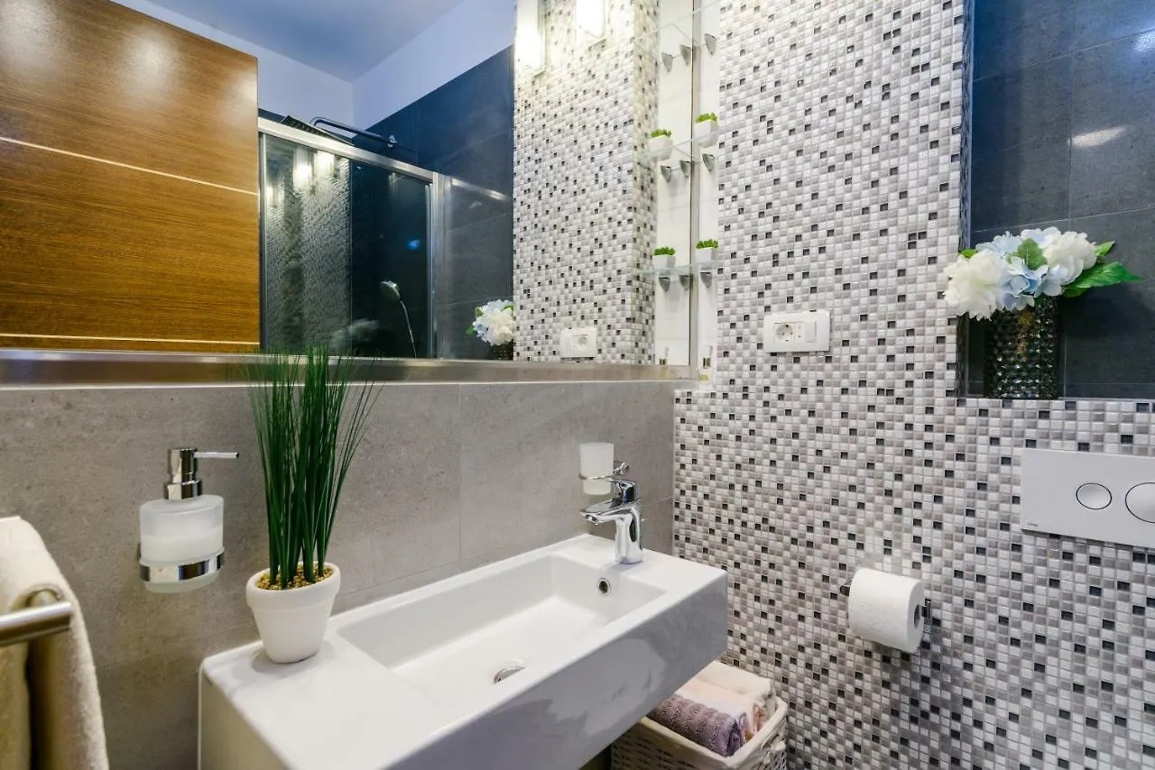 Apartment Villa Rozana - Beachfront Wellness Retreat Seget Vranjica