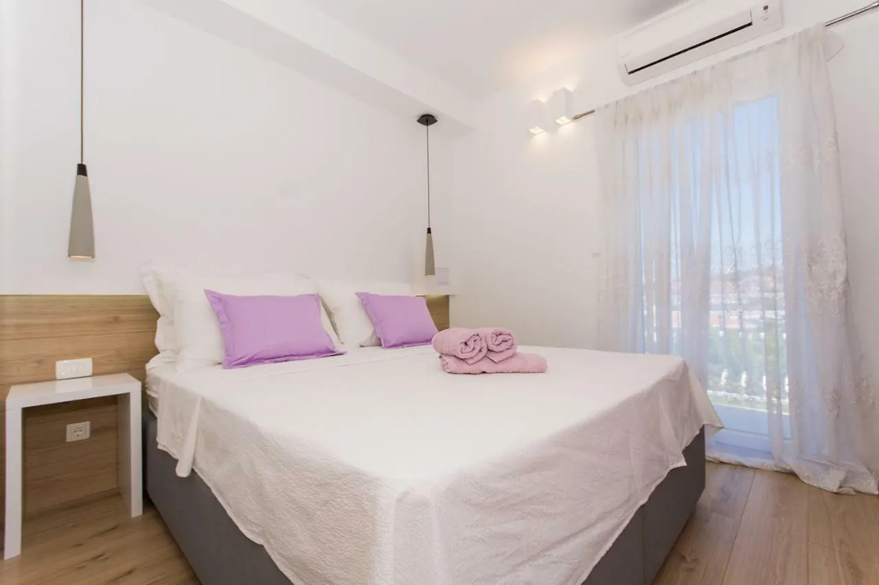 Villa Rozana - Beachfront Wellness Retreat Seget Vranjica Apartment
