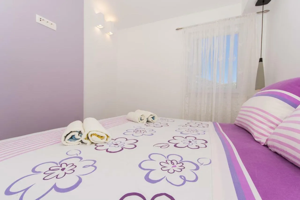 Apartment Villa Rozana - Beachfront Wellness Retreat Seget Vranjica