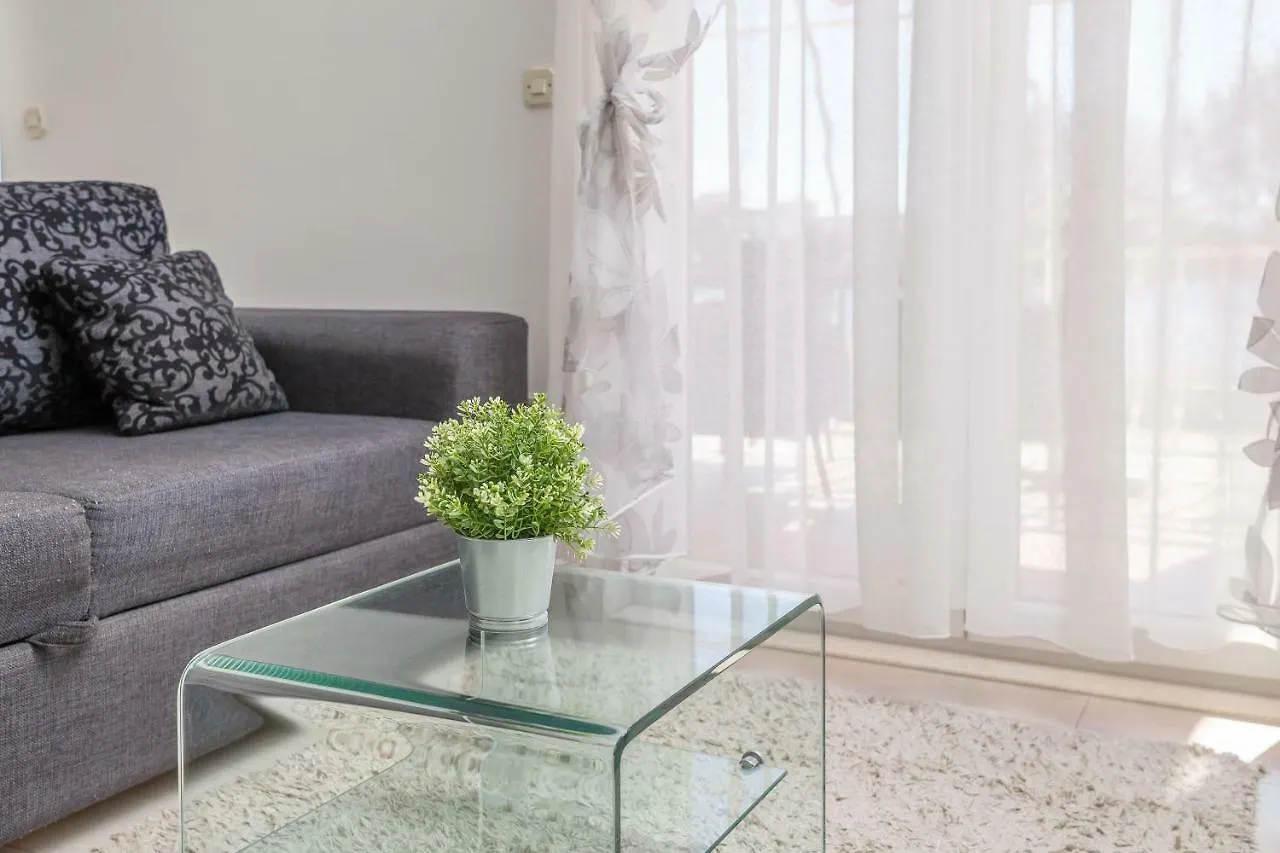 Apartment Villa Rozana - Beachfront Wellness Retreat Seget Vranjica Croatia