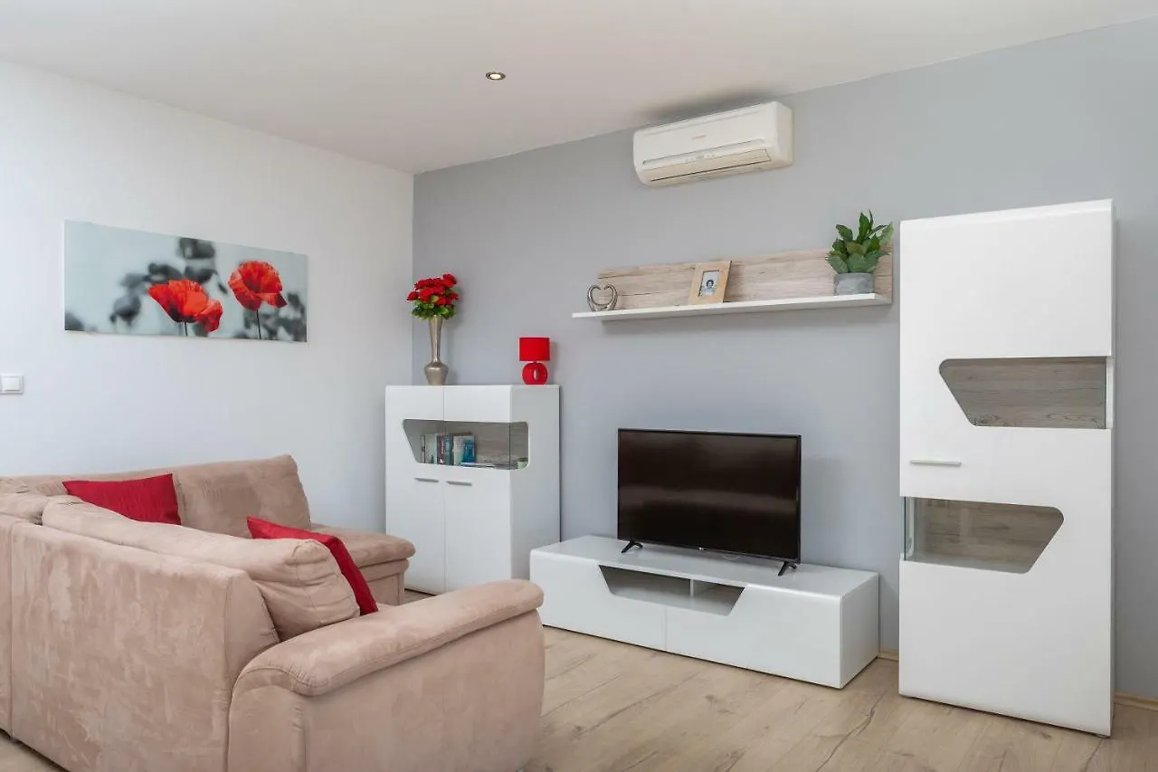 Villa Rozana - Beachfront Wellness Retreat Seget Vranjica Apartment