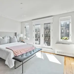 luxe-studio-with-charming-juliet-balcony-new-york.us-newyorkcity.com/